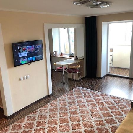 Apartment On Republic Square Ustʼ-Kamenogorsk المظهر الخارجي الصورة