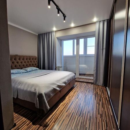 Apartment On Republic Square Ustʼ-Kamenogorsk المظهر الخارجي الصورة