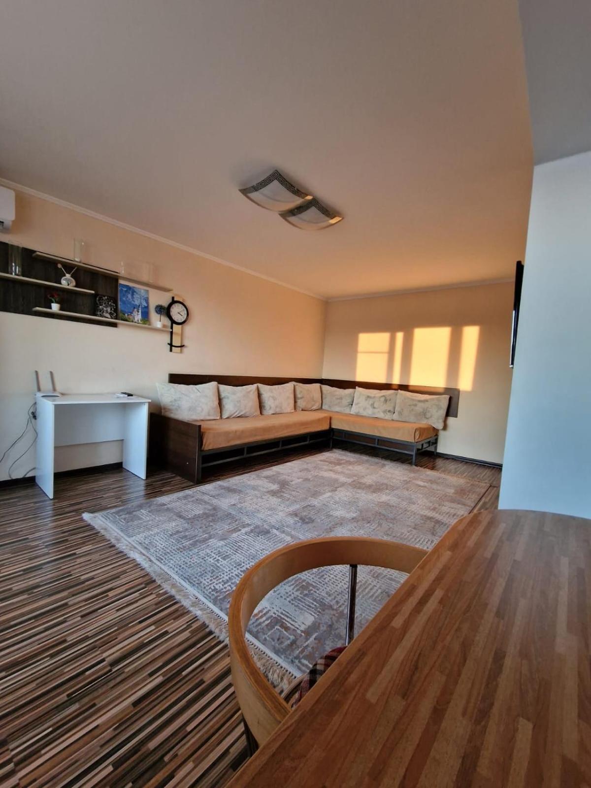 Apartment On Republic Square Ustʼ-Kamenogorsk المظهر الخارجي الصورة